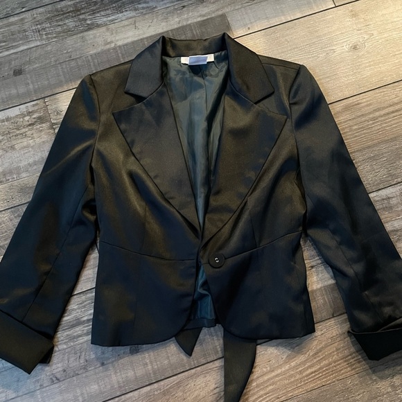 Women’s charlotte Russo satin crop blazer - Picture 4 of 6